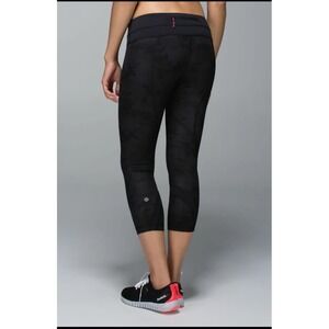 Lululemon Leggings Inspire Crop II Luxtreme Savasana Camo Black 8 22" Rare